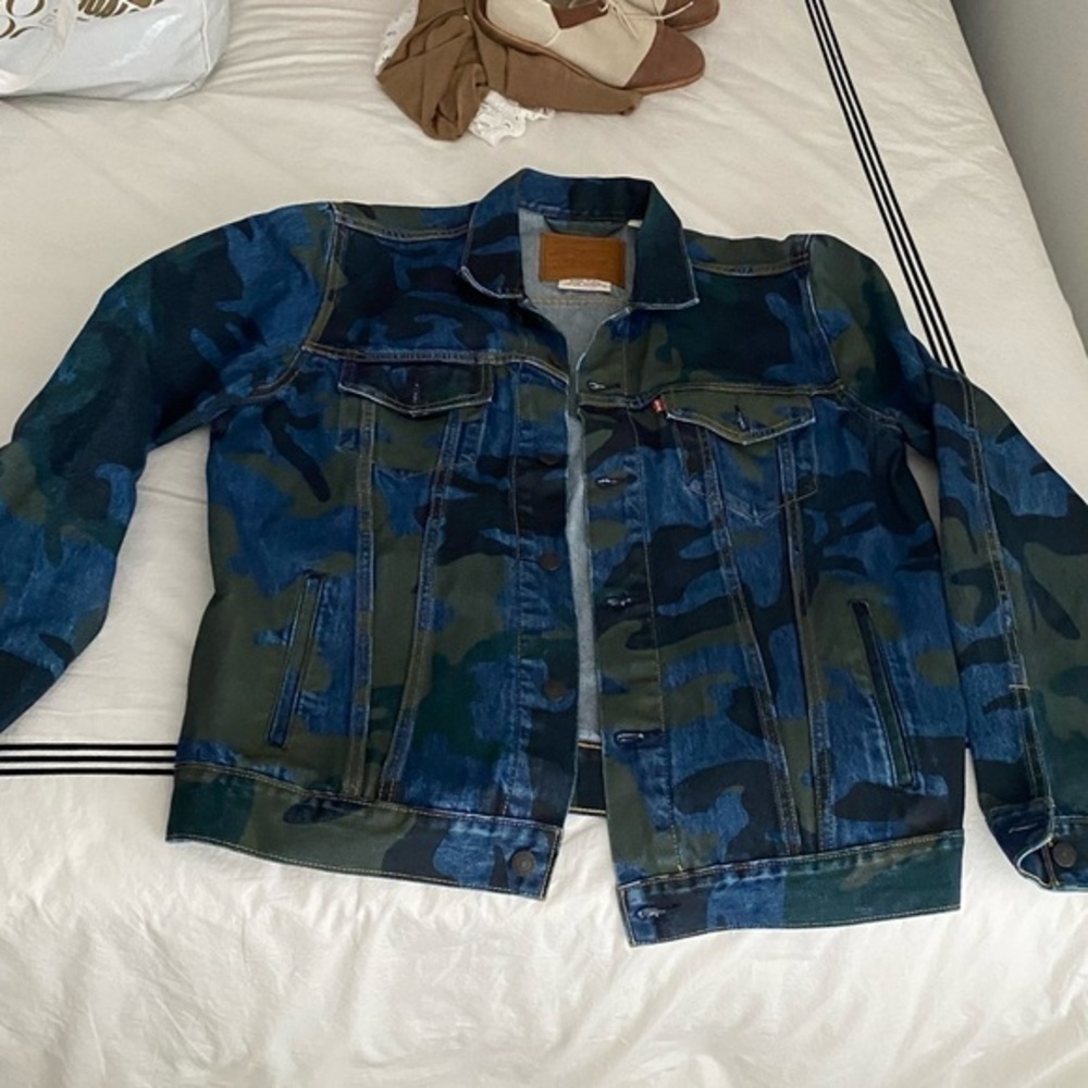 Levi Strauss- Denim Painted Camo “Trucker” Jacket - Picture 3 of 6